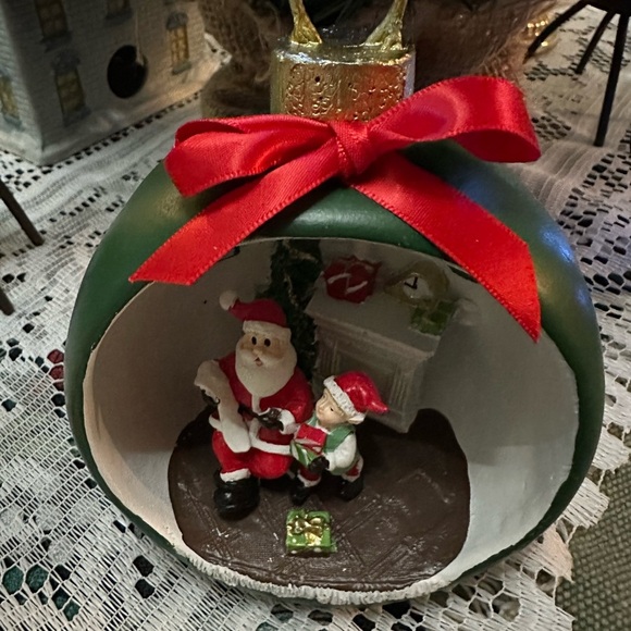 Santa Tabletop Ornament 6” Diorama - Picture 1 of 4
